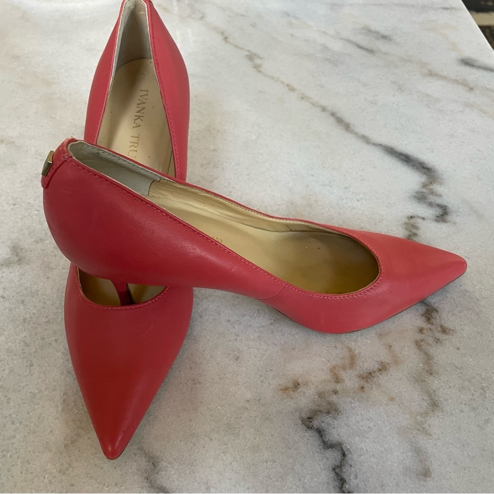 Ivanka trump pumps/ heel dress shoe 
Pink 
size 6 
3 inch heel
